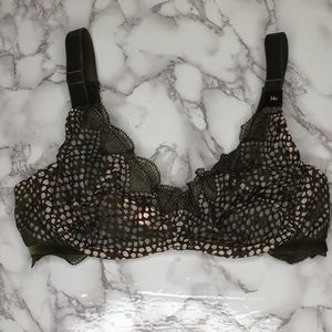 Victoria's Secret Very Sexy scoop neck bra